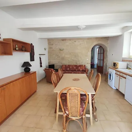 Dans Ancien Chateau A * Uzès